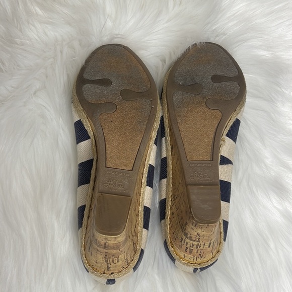 EUC- LIFE STRIDE SOFT SYSTEM STRIPED CORK WEDGES SIZE 7 - Picture 8 of 9